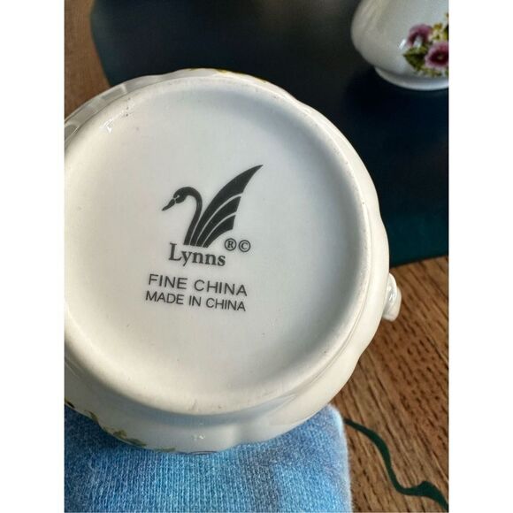 Floral Pansy Cramer and Sugar by Lynns Fine China - Picture 4 of 4